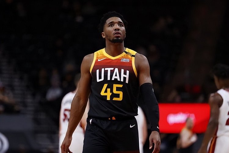 何时竣工?诺坎普仍在测试第一层看台的照明系统.